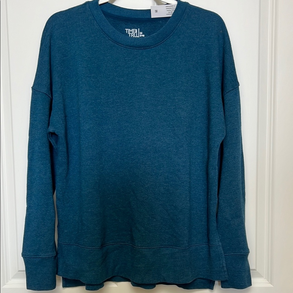 Time and Tru size medium lightweight sweatshirt with side slits